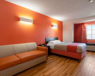 Motel 6 El Paso - Southeast - אל פאסו - חדר שינה