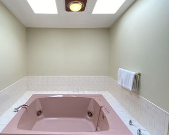 Campus Inn Motel - Baraboo - Slaapkamer