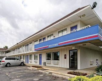 1queen Bed|mobil Acc|ri Shwr|smk|micfridg - Amherst - Edificio