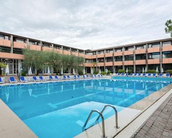 Hotel Royal - Гарда - Басейн