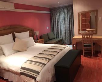 Ngwenya Hotel & Conference Centre - Klerksdorp - Bedroom