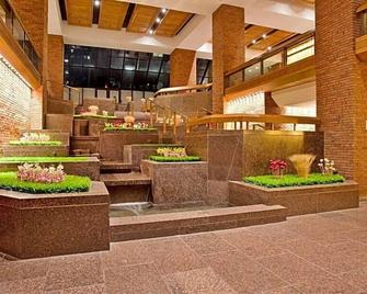 Hotel Chateauneuf Gatineau-Ottawa - Гатіно - Лоббі