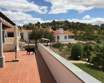 The colors of the Alentejo in Arraiolos - Arraiolos - Balcony
