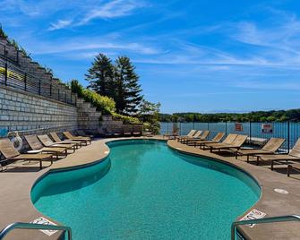 Delton Grand Resort Condominiums - Wisconsin Dells - Piscina