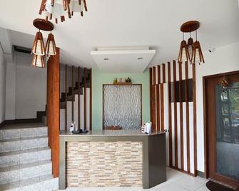 Highway to H Inn - Panglao - Front desk