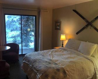 Ski in/out room for one or two at Powder Mountain - Eden - Bedroom