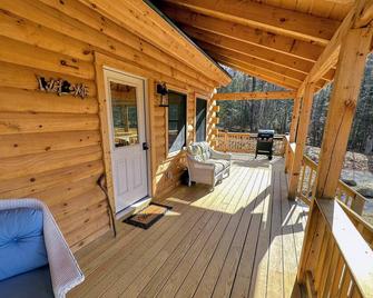 18HA Log home close to CannonFranconia Notch - Sugar Hill - Patio