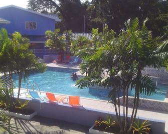 Green Palm Boutique Hotel - Scarborough - Pool