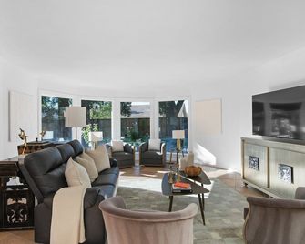 The Hacienda Heart - Modesto, Ca - Modesto - Living room