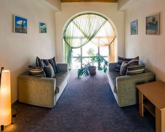 Asia Hotel - Bishkek - Living room