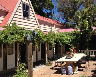 Blythcliffe - Akaroa - Innenhof