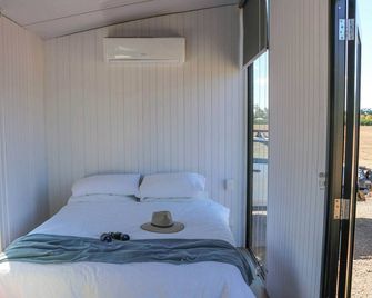 Macquarie River View by Tiny Away - 내로마인 - 침실