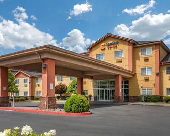 Comfort Suites - Salem - Bygning