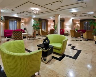 Holiday Inn Express & Suites Birmingham - Inverness 280 - Birmingham - Lobby