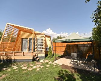 Hidden Garden Resort - Garrni - Patio