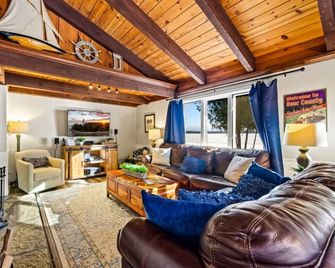 The DiSalvo Lakehouse on Rowley`s Bay - Ellison Bay - Sala de estar