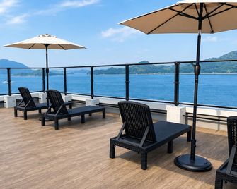 Livemax Resort Mihara Onsen Seafront - Onomichi - Balkón