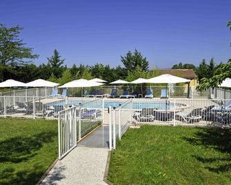 Hôtel ibis budget Sisteron - Sisteron - Zwembad
