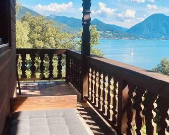 Bright apartment with unique Tegernsee view - Bad Wiessee - Balcón