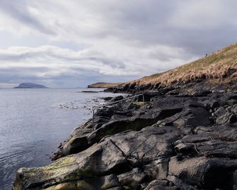 Unique Boathouse By The Foreshore | Sea View - Runavík - Edificio
