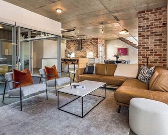 Djurapin - entertain, dine and enjoy the beach - Margaret River Properties - Dunsborough - Wohnzimmer