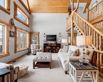 Maple Lake Chalet - Buffalo - Living room