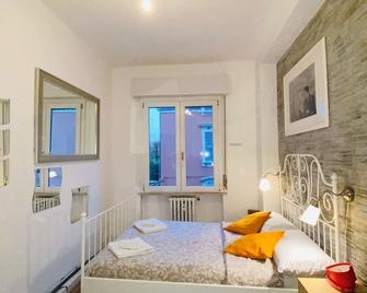 Europe Station Rooms - Parma - Habitación
