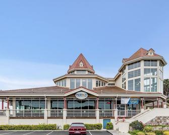 @ Marbella Lane Top Coastline Views, Family Friendly - Pacifica - Building