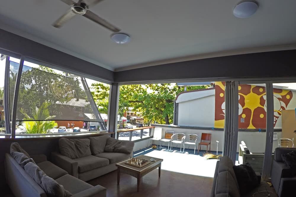Global Backpackers - Port Douglas - פורט דאגלאס - מרפסת