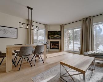 E104-Condo ski in ski out /vélo in vélo out - Bromont - Dining room