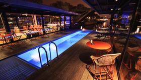 巴黎塞納河畔酒店 - 巴黎 - 巴黎 - 游泳池