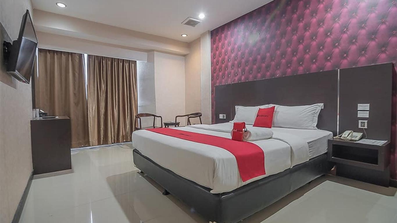 RedDoorz Plus near Harbour Bay Mall Batam