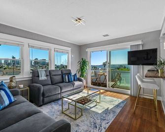 Bankers Hill Hideaway with AC Views and Parking - San Diego