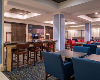 Holiday Inn Express & Suites Tampa-Anderson Rd/Veterans Exp By IHG - Tampa - Restaurant