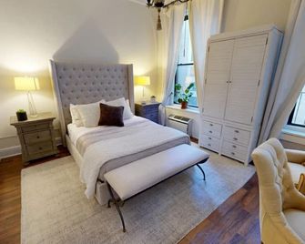 Central Park, Theater District & Columbus Circle. New Renovation 3 Bed / 2 Bath. - New York - Chambre