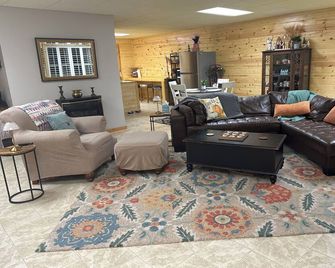 Spacious Private Suite minutes from downtown - Mount Airy - Obývací pokoj