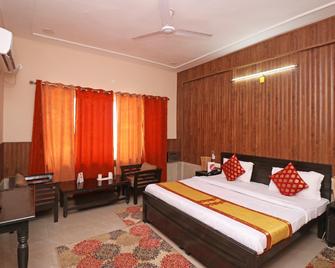 OYO Shikargah - Jammu - Schlafzimmer