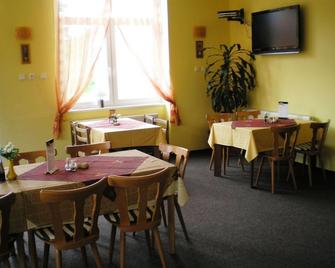 Johann - Nová Role - Restaurante