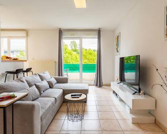 Le Petit Oranger - Appt avec balcon - Estrasburgo - Sala de estar