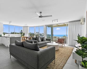 Sundancer Holiday Apartments - Noosa Heads - Living room