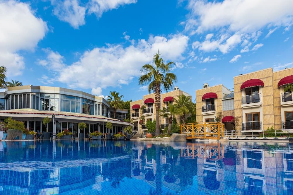 بودريوم هوتل آند سبا - سبيشال كلاس - بودروم - حوض السباحة