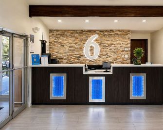 Spanish Trails Inn - Mesquite - Front desk