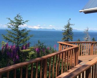 Lost Anchor Cabins - Redoubt Cabin - Anchor Point - Balcony