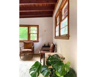 The Lorca ADK Motel Room 8 - two beds - Indian Lake - Living room