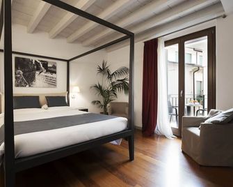 Hotel del Porto - Torri Del Benaco - Yatak Odası