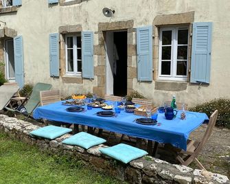 Beautiful old family house - 5 bedrooms, sleeps 12. - close to beaches and shops - Île-aux-Moines - Patio