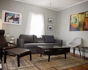 Walk to Old Port West End Condo Parking - Portland - Salon