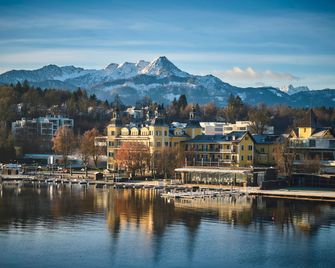 Falkensteiner Schlosshotel Velden - Velden am Wörthersee - Rakennus