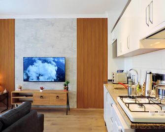 Chic Flat 10 min to Lara Beach in Antalya - Antalya - Cocina