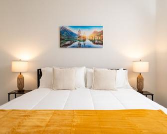 Sunrise Glow Spacious 2br 2ba 2 King Beds Gym Wfh - Whitestown - Habitación